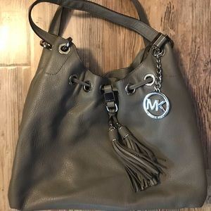 Micheal Kors purse PRICED to Sell! 🌸💕